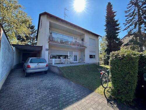 Vorderansicht mit Garage - 