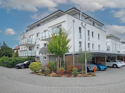 Straßenansicht - Moderne 4-ZKB-Wohnung mit Aufzug und Stellplatz in Toplage von Neulußheim