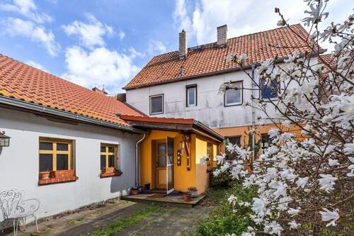 Rückansicht Haupthaus mit Anbau - 