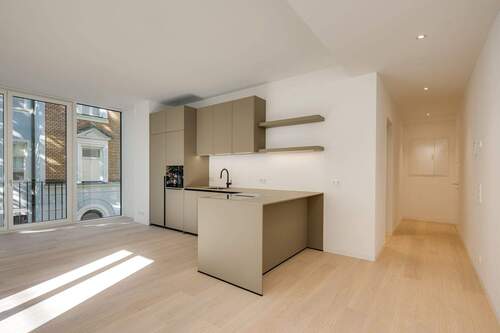 Designer-Einbauküche von next125 - Perfekte 2-Zi.-Balk.-Whg. in Maxvorstadt: Teilmöbliert, Designerbad, Smart Home