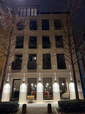 Straßenansicht bei Nacht - 