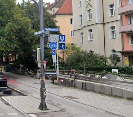 U Bahnhaltestelle - 