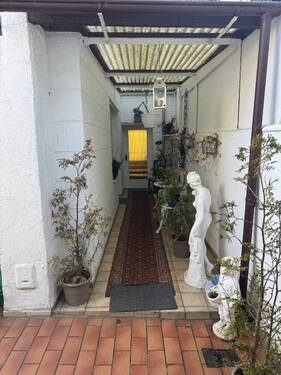 überdachter Durchgang Haus zum Garten - 