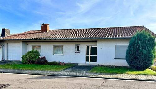 Vorderansicht - Illingen: Einfam.-Haus mit ELW in beliebter Wohnlage!