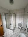 Bad mit Dusche - 