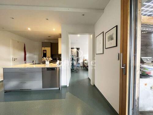 Rechts gehts zum Elterschlafzimmer mit Ankleide und Masterbad - 