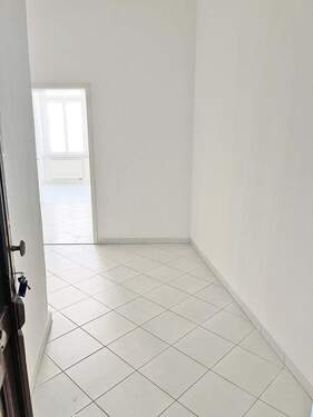 Flur Eingang - Etagenwohnung mit 80,00 m&sup2; in Döbeln zum Kaufen