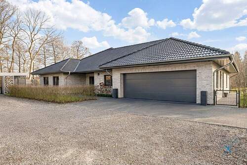 Außenansicht - Nachhaltig & neuwertig: Hochwertiger KfW-40-Bungalow mit viel Platz und Garten an der Au