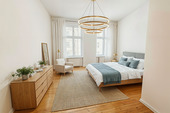 Schlafzimmer - Staging I - Charmante 2-Zimmer-Wohnung mit Balkon und Aufzug im Brüsseler Kiez