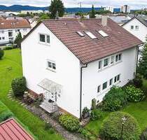 2-Familienhaus mit ELW . gefragte Lage ideal für Eigenbezug plus Mieteinnahmen - Reutlingen-Sondelfingen