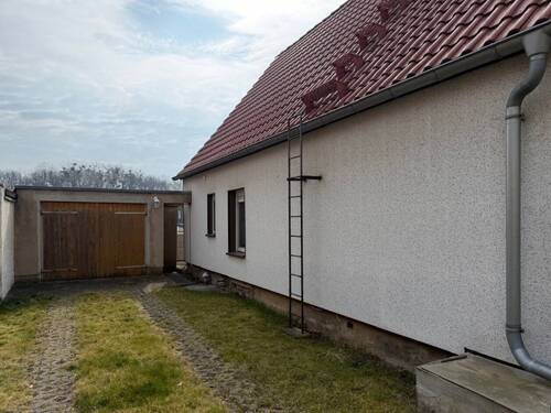 Garagenzufahrt - Einfamilienhaus mit 92,00 m&sup2; in Elsteraue zum Kaufen