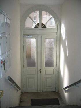 Treppenhaus - 2 Zimmer Etagenwohnung zur Miete in Schwerin