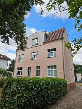 Hausansicht - 1 Zimmer Mehrfamilienhaus, Wohnhaus zum Kaufen in Zeuthen