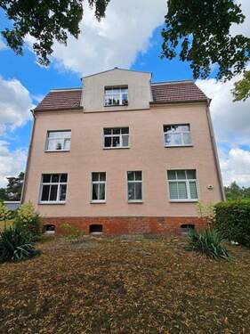 Hausansicht - 1 Zimmer Mehrfamilienhaus, Wohnhaus in Zeuthen