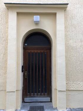 Hauseingang - Etagenwohnung mit 67,10 m&sup2; in Berlin zum Kaufen