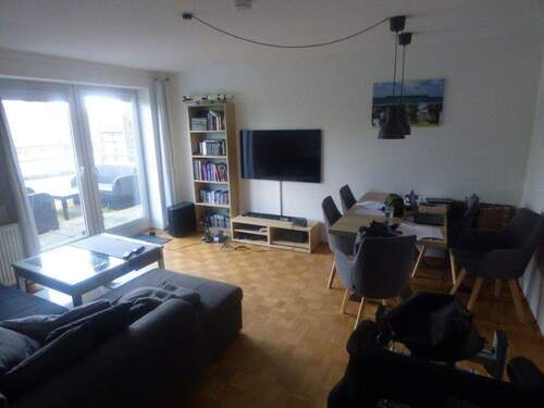 Foto 01 - Wohnzimmer.JPG - Köln-Dellbrück - 2-Zimmerwohnung mit Terasse, TG-Stellplatz in ruhiger Seitenstraße
