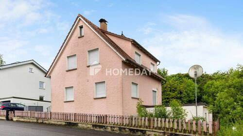 Außenansicht 3 - Zweifamilienhaus in Obersulm mit Garten, Balkon, Garagen und viel Gestaltungspotenzial