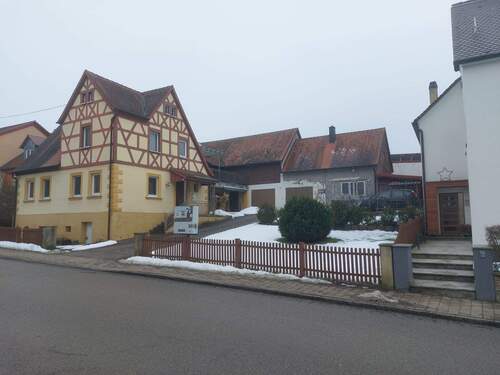 20260206_114234.jpg - 6 Zimmer Einfamilienhaus zum Kaufen in Eggolsheim