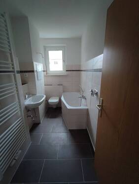 Badezimmer - Tolle Dreiraumwohnung mit modernem Badezimmer