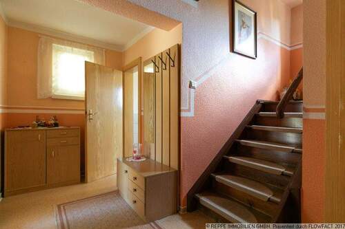 Flur und Treppenhaus - 