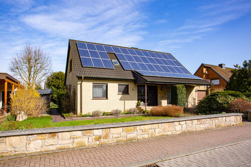 00_Haus_front.JPG - Familienidyll in Ostercappeln-Venne: Top gepflegtes Zweifamilienhaus!