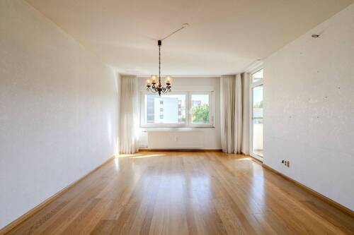 Wohnzimmer - 3 Zimmer Etagenwohnung zum Kaufen in Bietigheim-Bissingen