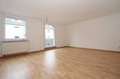 Wohnzimmer - 3 Zimmer Etagenwohnung zur Miete in Dessau-Roßlau