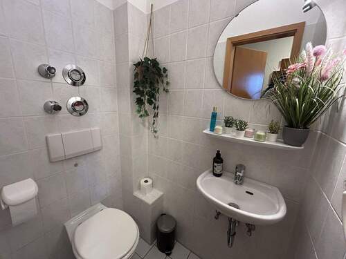 Gäste-WC mit Lüfter - 
