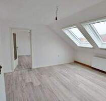 Komplett sanierte 3-Raum-Dachgeschosswohnung in zentrumsnaher Lage - Döbeln