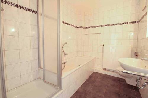 04 Badezimmer - Etagenwohnung mit 72,40 m&sup2; in Bielefeld zum Kaufen