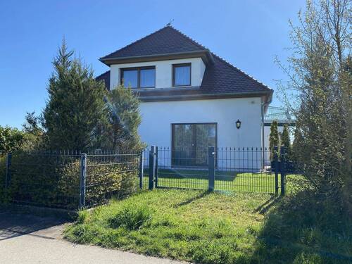 Ansicht von Westen mit Gartentor - 