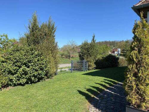 Garten auf der Westseite mit Tor - 