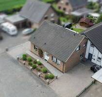 Exklusives Mehrgenerationen-Ensemble in Wassernähe - Wohntraum mit Neubau-Komfort in Kleve