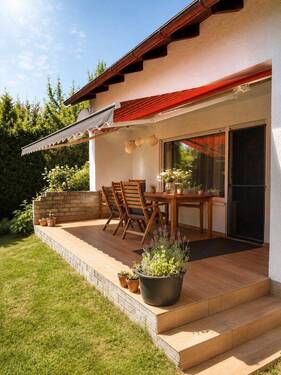 Bild 1 - Freistehendes Haus mit Traumgarten, Balkon, Terrasse und Garage In Traunreut