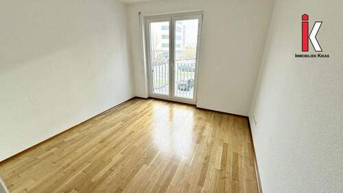 Bild 2 - 4 Zimmer Etagenwohnung zur Miete in Böblingen