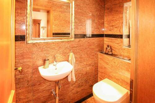 Gäste WC - 7 Zimmer Einfamilienhaus in Lindern