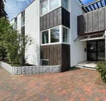 Wohn- & Geschäftshaus mit Aufstockungsmögl. (ca. 300 m²) in Top-Lage! 7 Whg., 2 Büros, Parkplätze - Norderstedt Garstedt