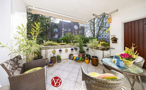 Loggia - 2-Zi.-Hochparterre-Wohnung mit Loggia, Einbauküche und Einzelgarage in Meerbusch-Büderich