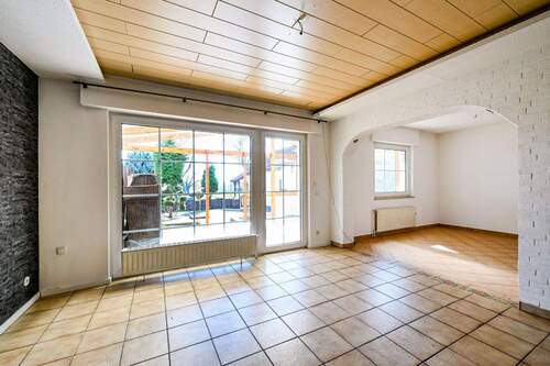 der großzügige Wohnbereich - 