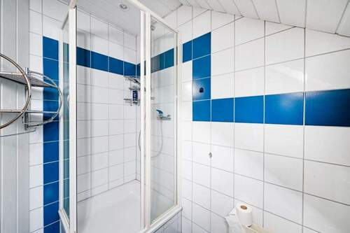 die Dusche im DG - 6 Zimmer Doppelhaushälfte zum Kaufen in Hamm