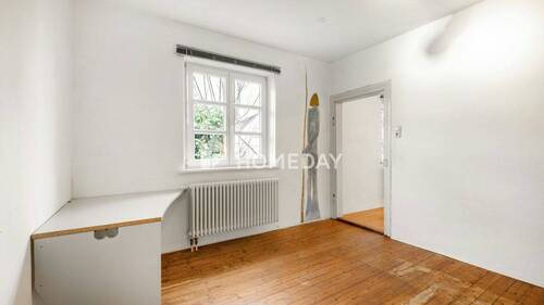 1. OG Schlafzimmer 1 - 