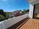 Balkon mit Aussicht - Schöne 3 Zi.-Whg. mit Südbalkon und TG-Stellplatz in Stuttgart-Riedenberg