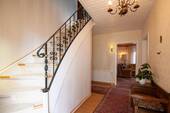 Flur mit Treppe - 