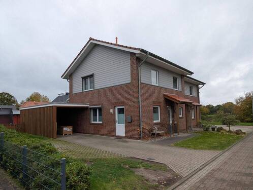 Straßenansicht (1) - 4 Zimmer Doppelhaushälfte zur Miete in Westerstede