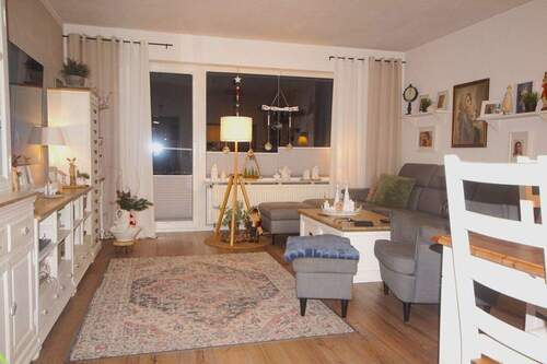 Wohnzimmer - Etagenwohnung mit 80,80 m&sup2; in Geestland zur Miete