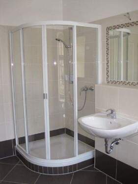 Badezimmer - Beispiel (1) - 3 Zimmer Etagenwohnung zum Kaufen in Heidenau