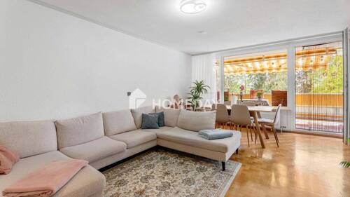 A Wohnzimmer 1 - Doppeltes Potenzial 2 Wohnungen im Paket: 3,5-Zi.-Wohnung + separate 1-Zi.-Einheit im Gesamtverkauf
