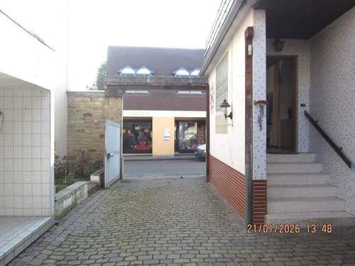 Hofeinfahrt, Eingang.JPG - Doppelhaushälfte mit 143,00 m&sup2; in Freinsheim zum Kaufen