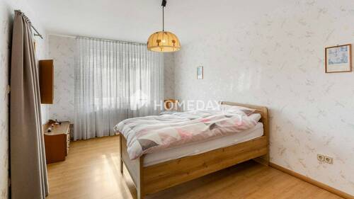 1. OG Schlafzimmer 1 - 