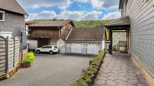 Nebenhaus - 8 Zimmer Doppelhaushälfte zum Kaufen in Wiehl